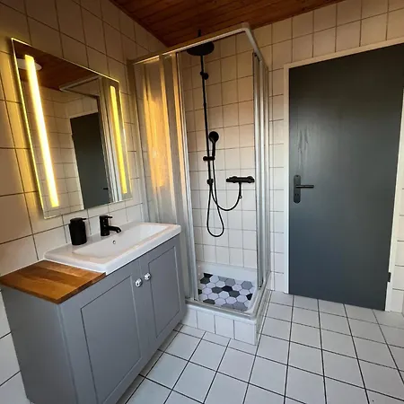Kleine Muschelbude Mit Balkon Und Wallbox In Nessmersiel