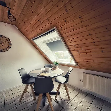 Kleine Muschelbude Mit Balkon Und Wallbox In Nessmersiel *