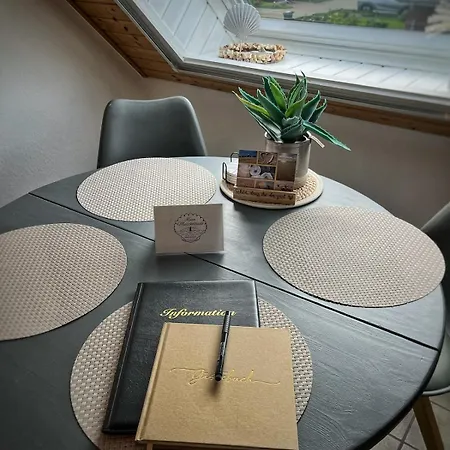 Kleine Muschelbude Mit Balkon Und Wallbox In Nessmersiel * Dornum