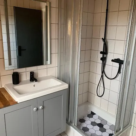 Kleine Muschelbude Mit Balkon Und Wallbox In Nessmersiel *