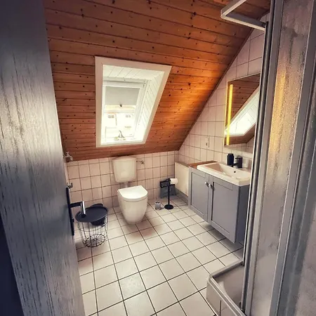 Kleine Muschelbude Mit Balkon Und Wallbox In Nessmersiel