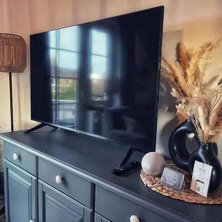 Kleine Muschelbude Mit Balkon Und Wallbox In Nessmersiel Dornum