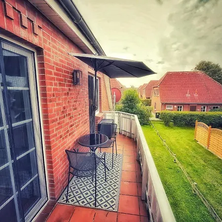 Kleine Muschelbude Mit Balkon Und Wallbox In Nessmersiel