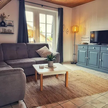 Kleine Muschelbude Mit Balkon Und Wallbox In Nessmersiel