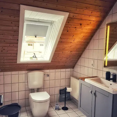 Kleine Muschelbude Mit Balkon Und Wallbox In Nessmersiel * دورنوم