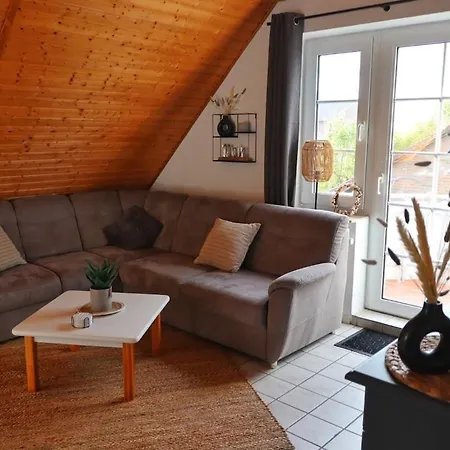 Kleine Muschelbude Mit Balkon Und Wallbox In Nessmersiel شقة